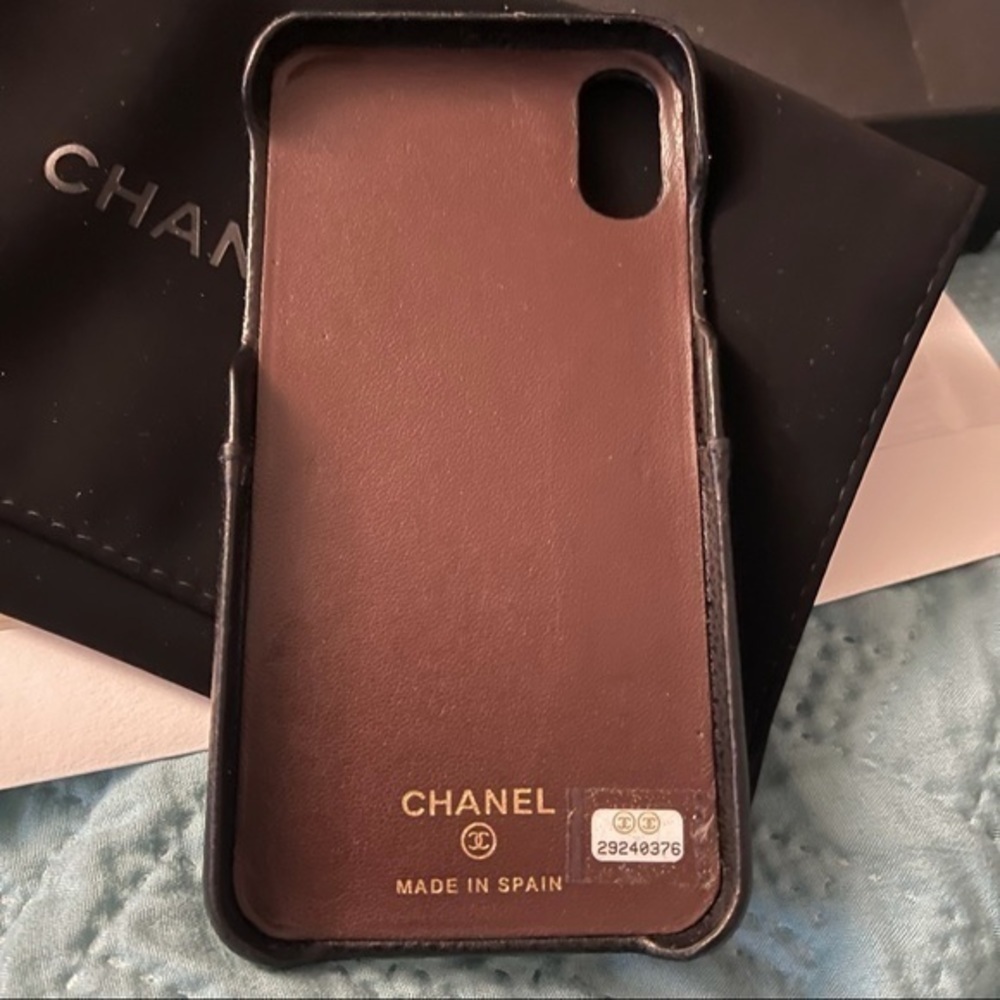 CHANEL Quilted Caviar Leather iPhone Case - Picture 3 of 9